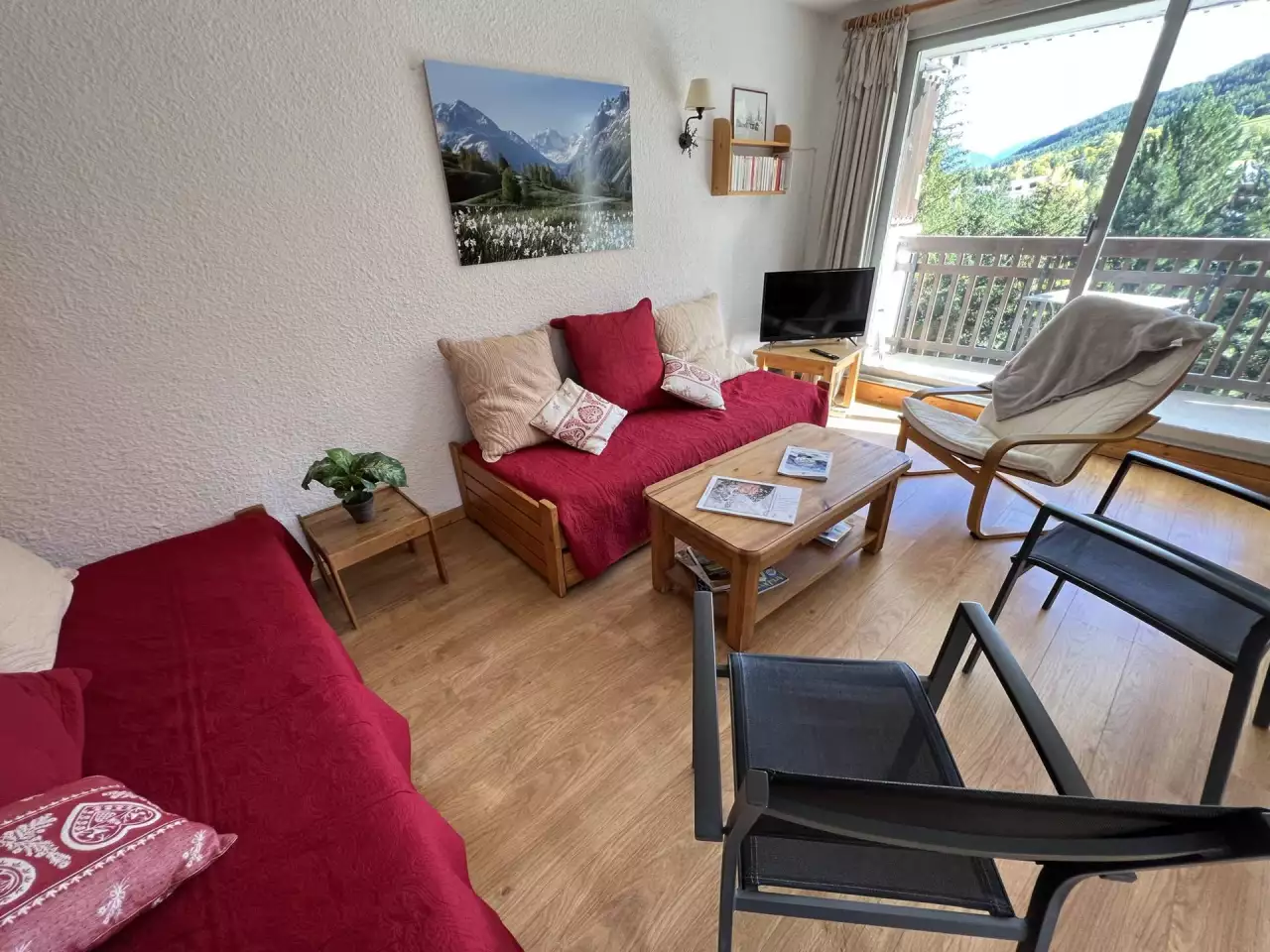 Comfortable and bright flat  Direct access to the slopes 