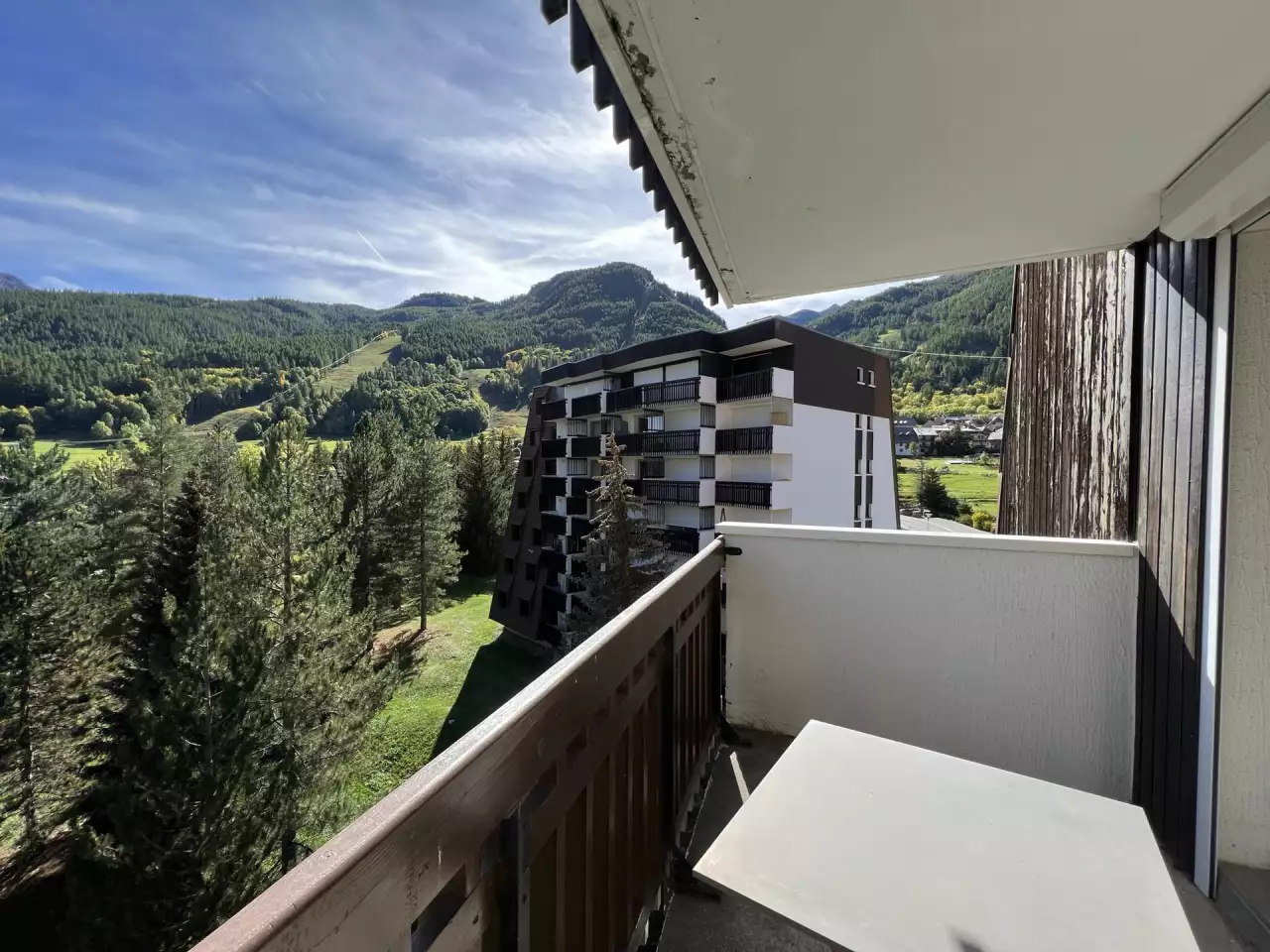 Comfortable and bright flat  Direct access to the slopes 