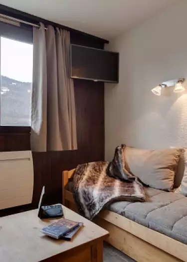 Bright and renovated studio  Access to the slopes by shuttle  Private ski locker  View of the slopes